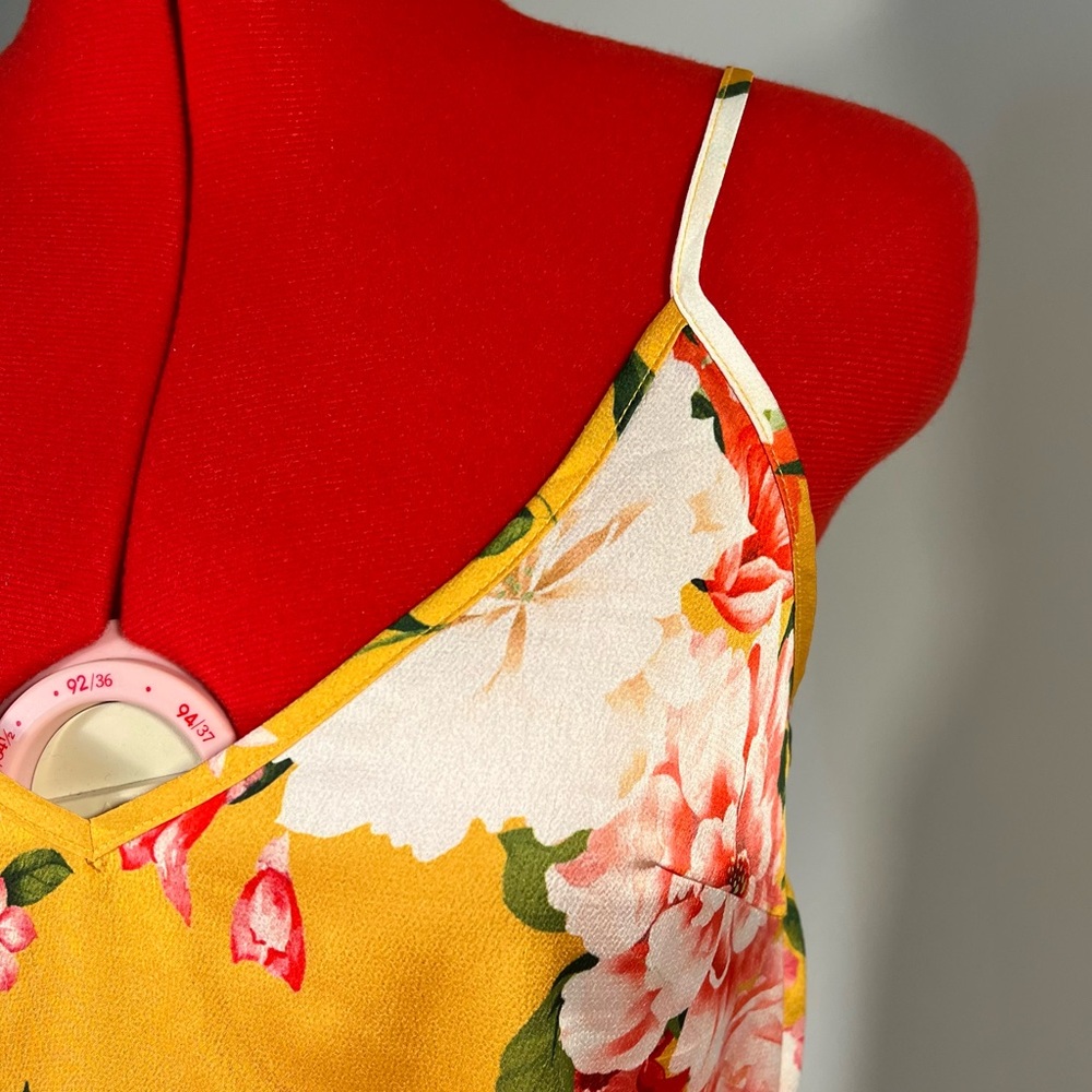Floral Top with adjustable straps - S - Picture 2 of 9